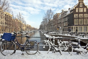 Naklejka premium Amsterdam in the Netherlands covered with snow