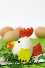 Osterhahn im Kressenest