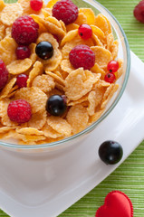 Corn flakes and fresh berries