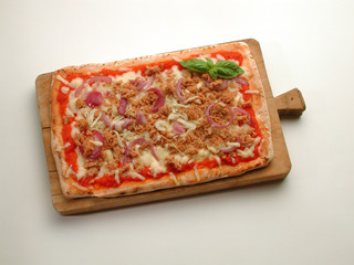 Pizza al tonno e cipolla