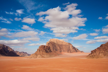 Fototapeta na wymiar Beautiful mountains in Wadi Rum desert, Jordan.
