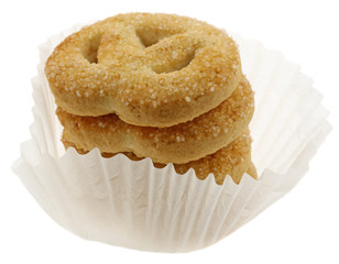 biscuits bretzels sucre fond blanc