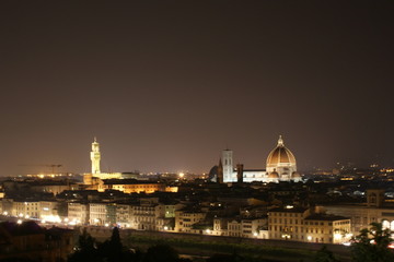 Fototapeta na wymiar Firenze di notte