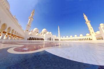 Obraz premium Panorama der Scheich Zayed Moschee in Abu Dhabi