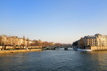 Fototapeta premium beautiful Parisian sunshine streets view
