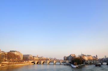 Fototapeta na wymiar beautiful Parisian sunshine streets view