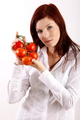 Frau mit Tomaten