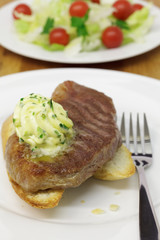 Rumpsteak mit Kräuterbutter