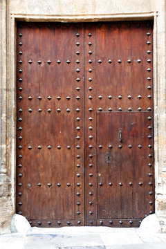 puerta de madera medieval