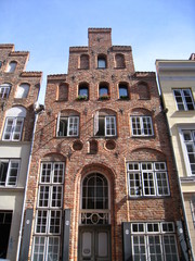 Fototapeta na wymiar façade d'une maison typique de Lübeck