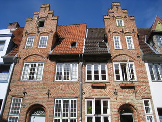 Fototapeta na wymiar façade de maisons à Lübeck