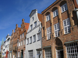 Fototapeta na wymiar wyrównanie starych domów (Lübeck)