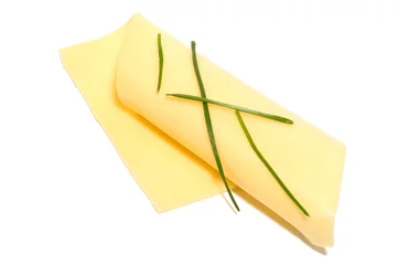 Eine Scheibe Butterkäse mit Schnittlauch