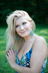 Naklejka premium Pretty spring woman with pure healthy skin in the garden