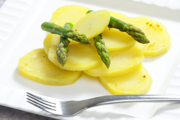 cooked potatoes with green asparagus