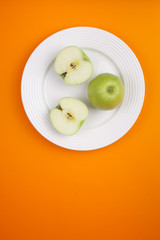 sliced green apple