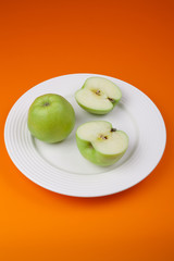 sliced green apple