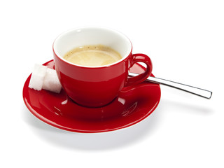 espresso in roter tasse, isoliert auf weiß