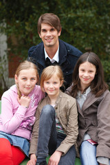 Mädchen auf Schulhof