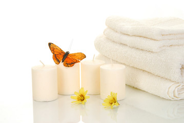 Obraz na płótnie Canvas Candles and bath towels