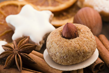 Nusshäufchen und Zimtstern