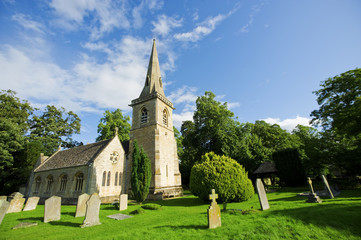 Fototapeta na wymiar Malownicze Cotswold Village Church