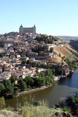 Fototapeta na wymiar Vista panorámica de Toledo, ciudad histórica de España.