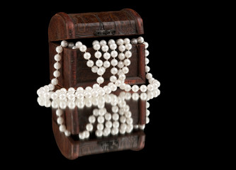 Schmuckschatulle mit Perlenschmuck