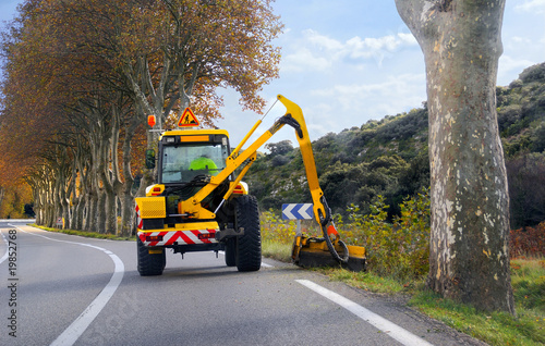 Débroussailleuse de route