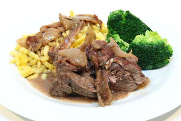Rehbraten mit Brokkoli und Spätzle