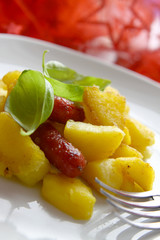 bratkartoffel mit würstchen