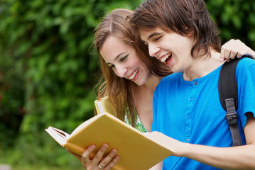 college or university students studying outdoors