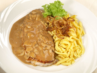 Jägerschnitzel mit Spätzle