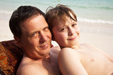 Obraz premium father is spooning with his happy smiling son