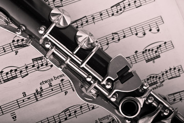 Klarinette mit Notenblatt