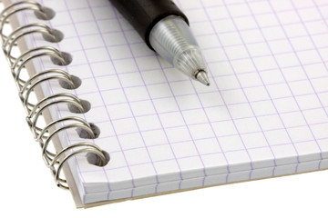 carnet spirale stylo fond blanc