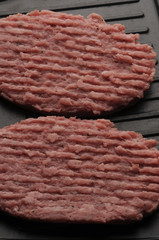 Hamburger di tacchino sulla griglia