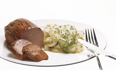 Leberkäs mit Kartoffel-Gurken-salat