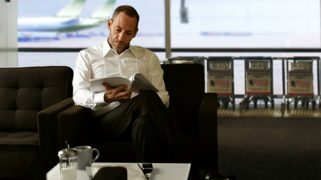 Businessman at airportlounge