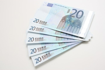 100 euros