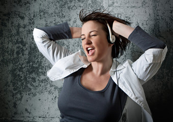 listen to the music 1_2