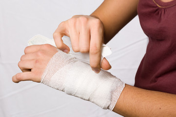 girl with an injuried hand