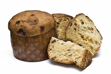 Panetone entero y trozos cortados.