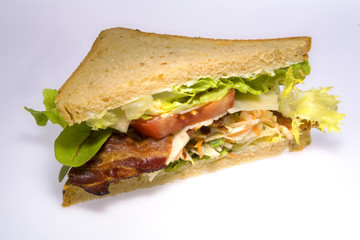 Sandwich mit Bacon Käse Salat