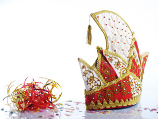 german jesters hat and party blower