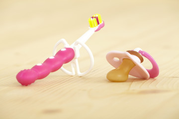 zahnbuerste und schnuller