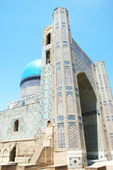 Fototapeta na wymiar Facade ancient ruined mosque in Samarkand