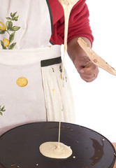 pate à crêpes sur une plaque chaude