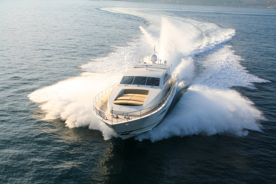 yacht en m&eacute;diterran&eacute;e