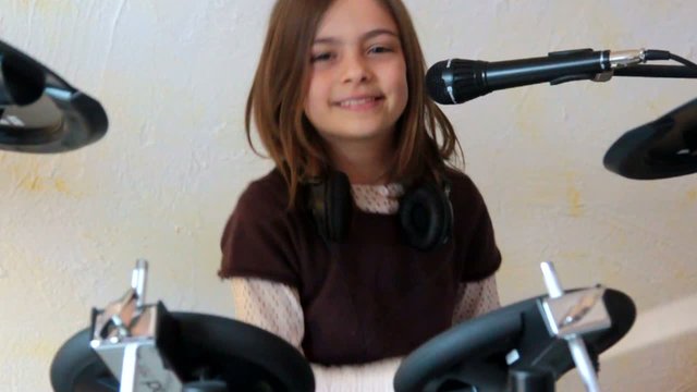 fillette &agrave; la batterie